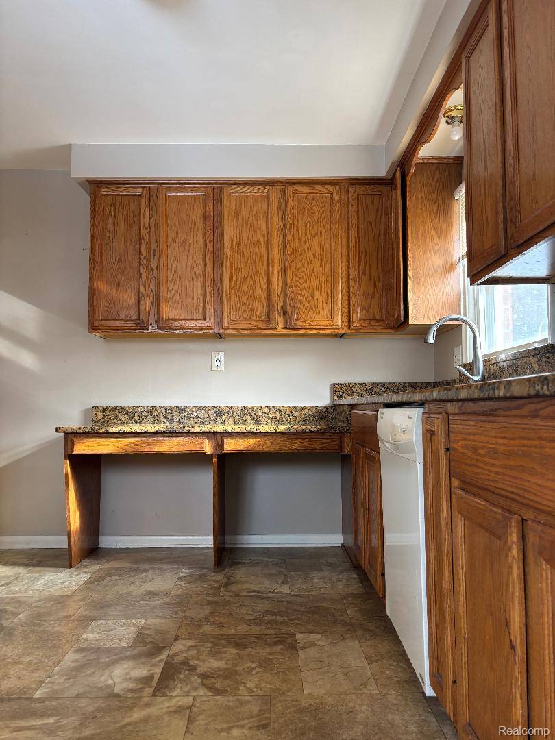 Dearborn Heights, MI 48125,25004 Powers AVE