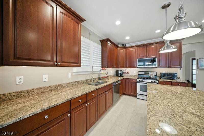 Boonton Town, NJ 07005,725 Cornelia St