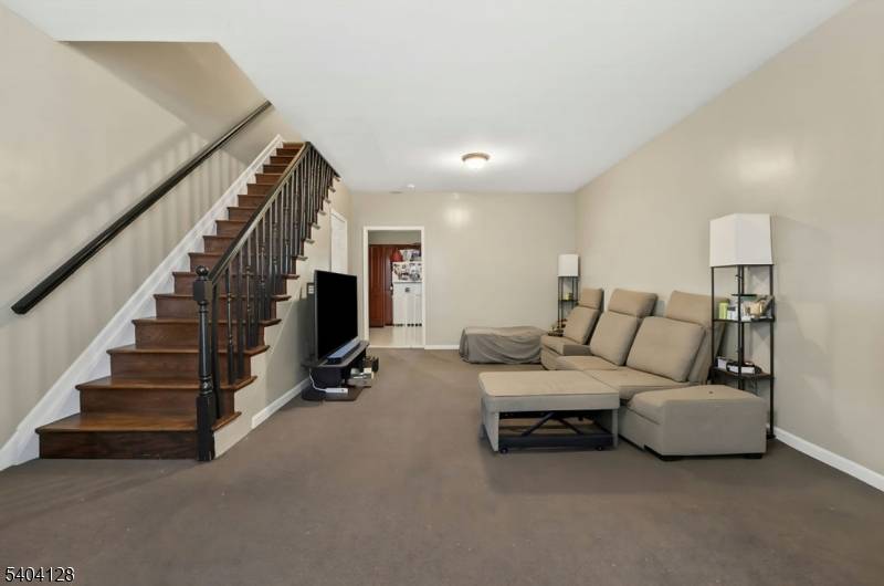 Jersey City, NJ 07306,15 Wales Ave