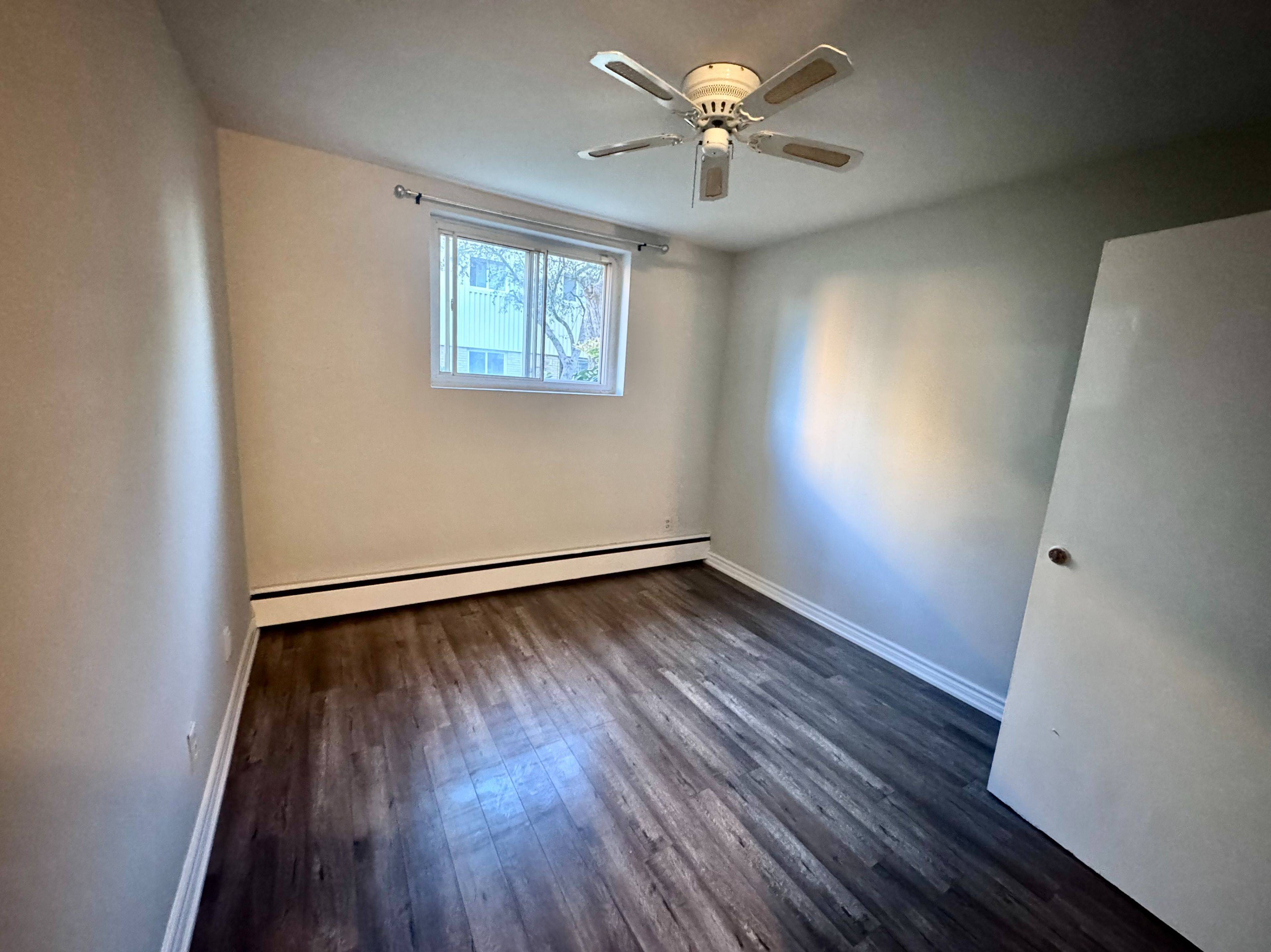 Oshawa, ON L1J 1Z1,3-333 Gibb ST