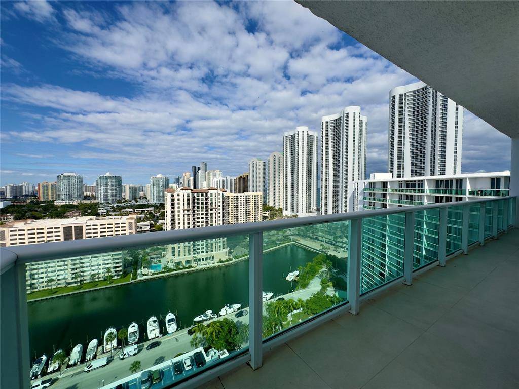 Sunny Isles Beach, FL 33160,100 Bayview Dr #PH28