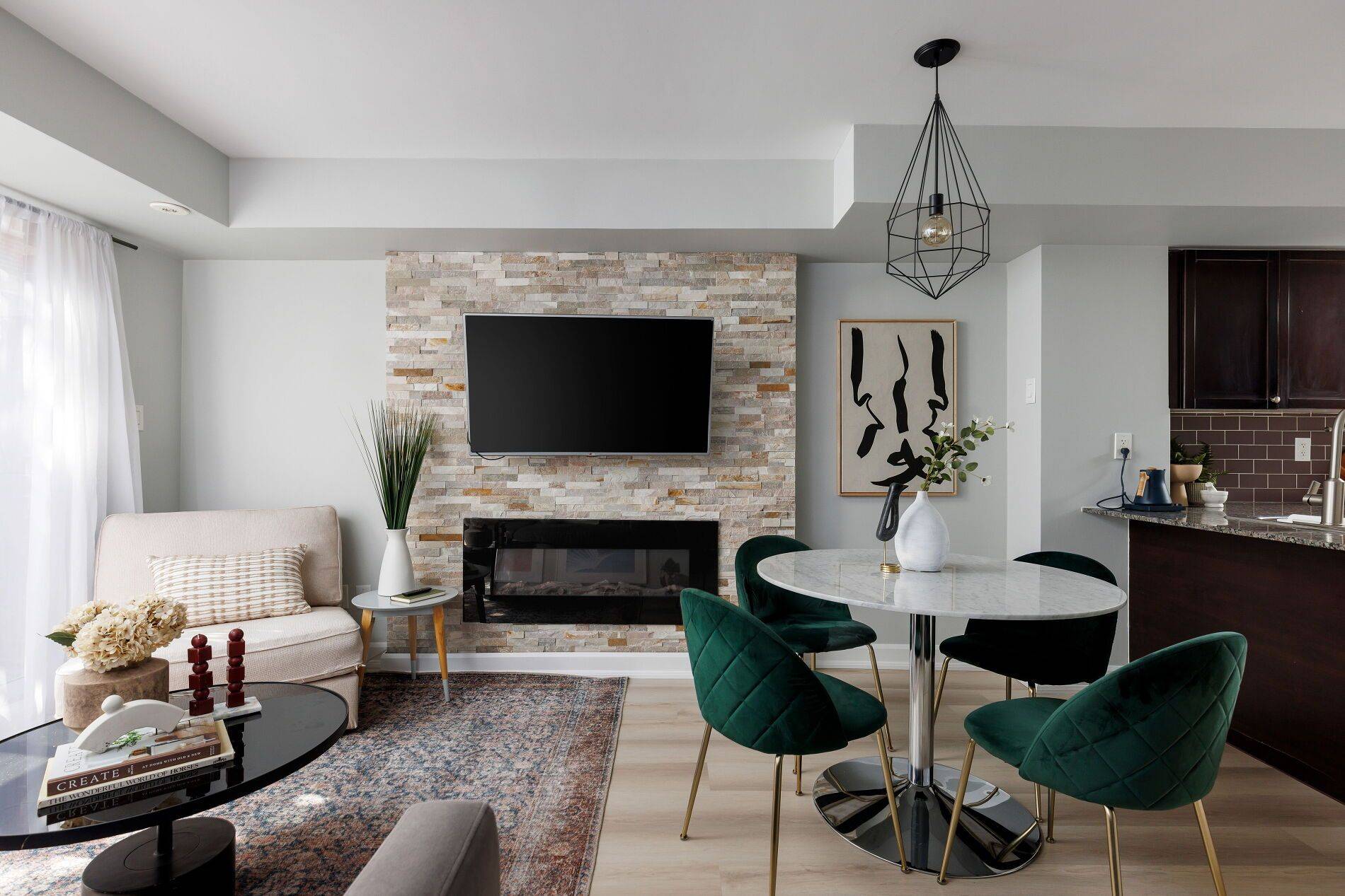 Toronto W02, ON M6P 3N3,35 Elsie LN #146