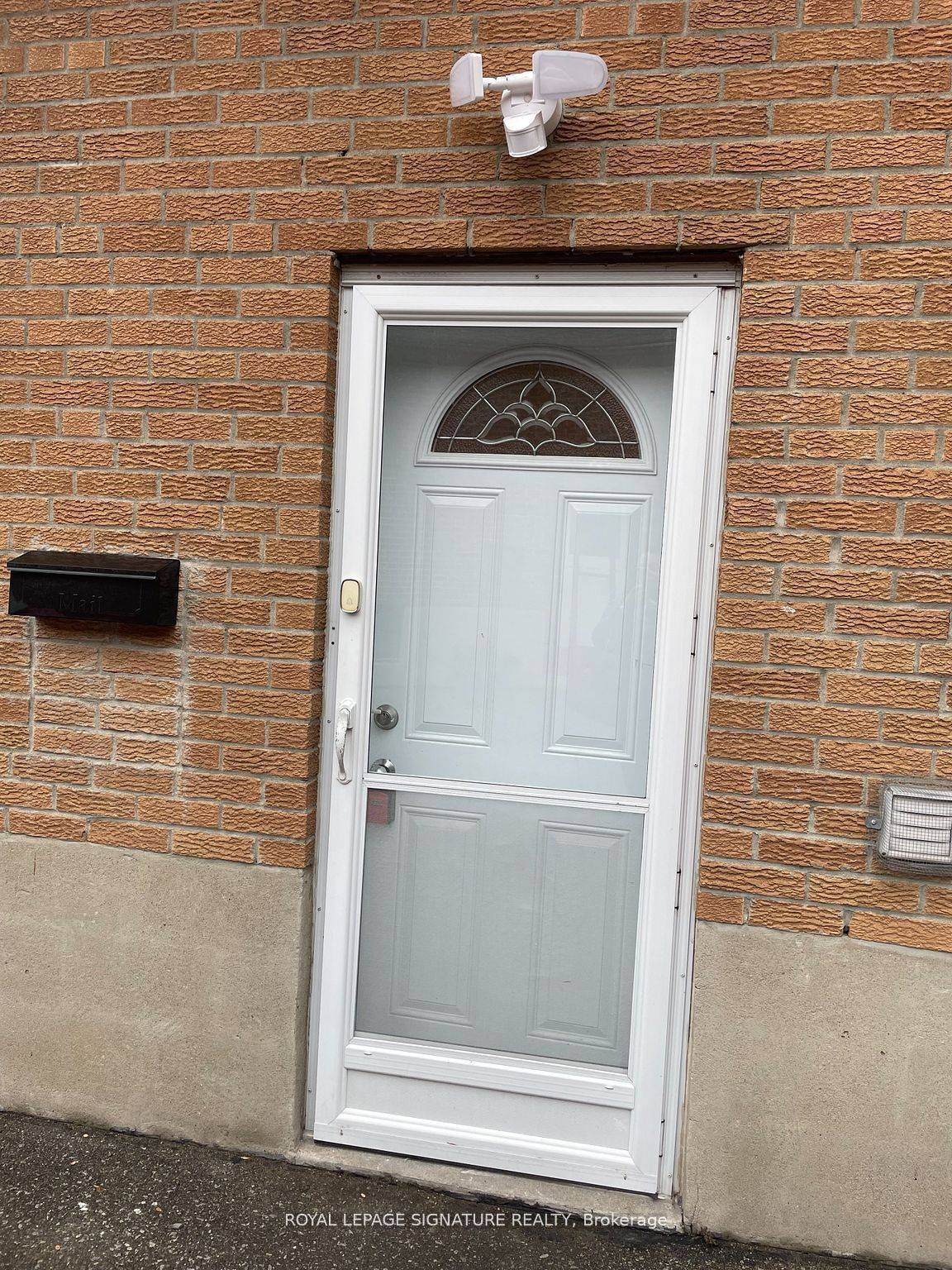 Mississauga, ON L5E 1Z1,1566 Northmount AVE #Lower