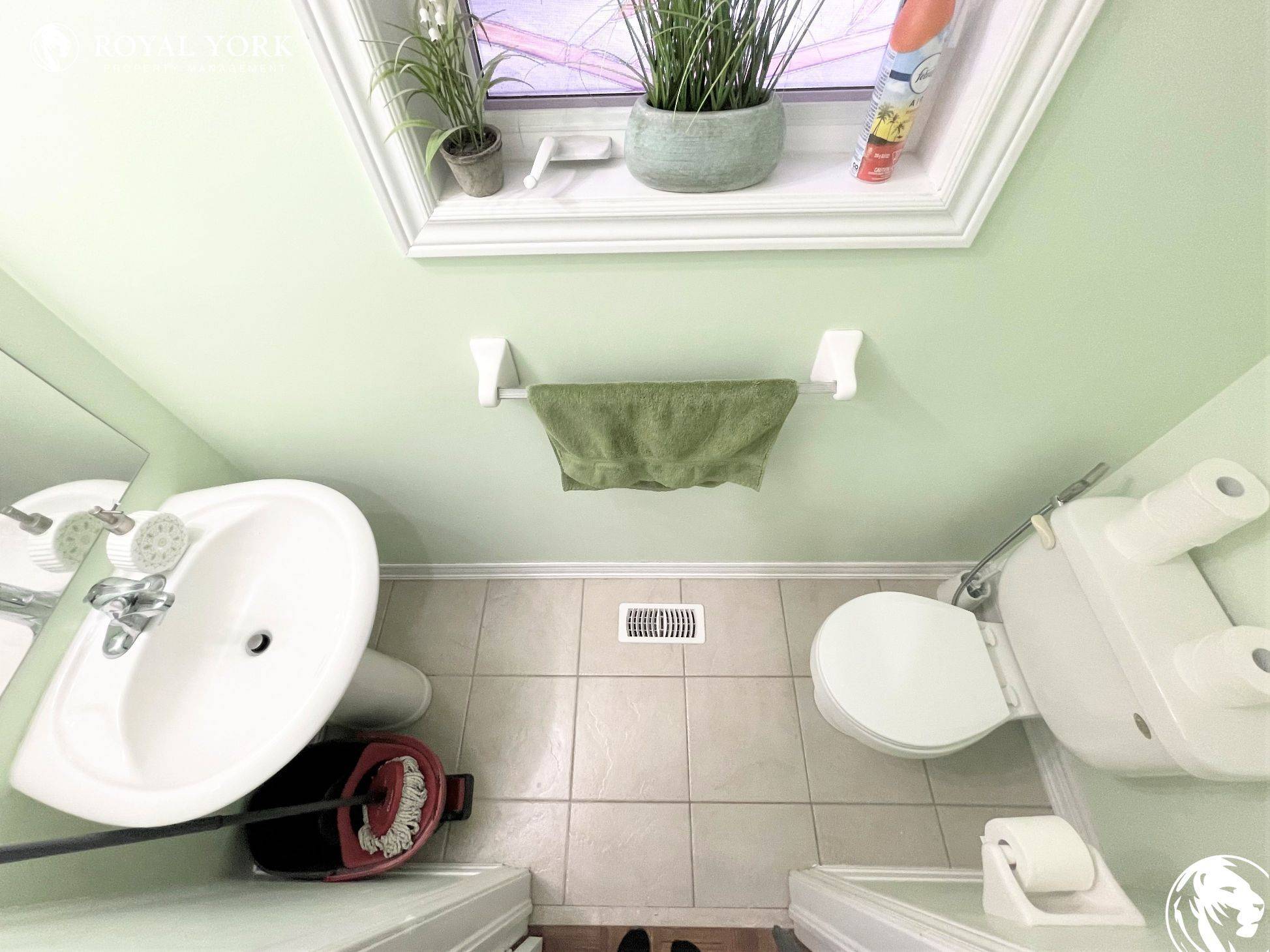 Brampton, ON L6R 0K6,21 Hibiscus CT