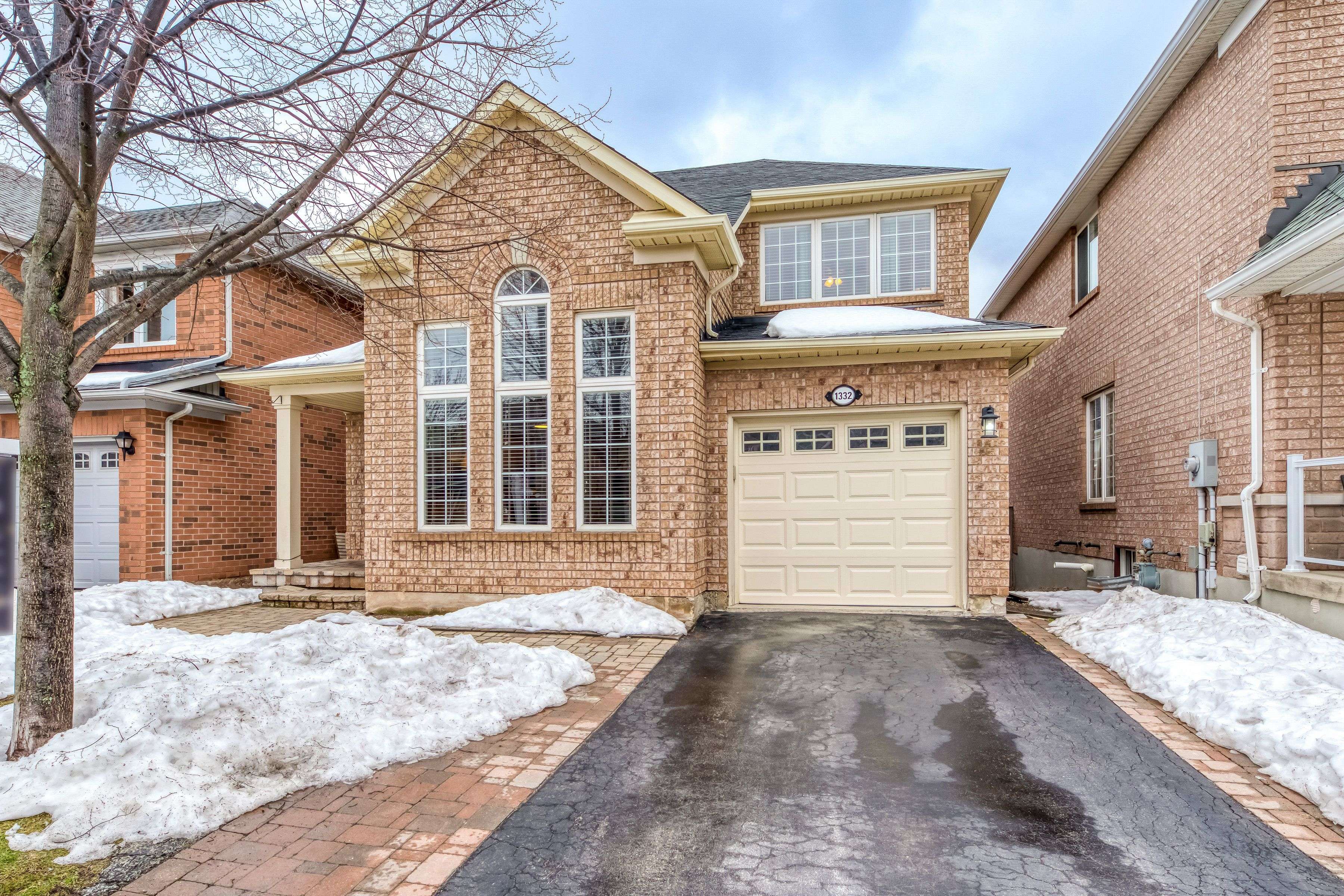 Oakville, ON L6M 3Y6,1332 Goldhawk TRL