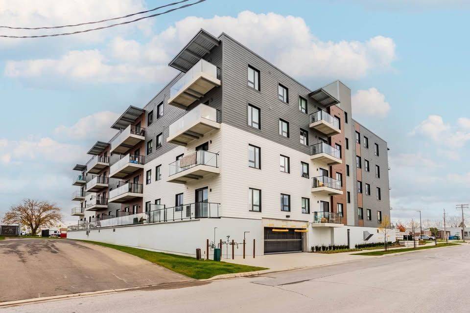 South Huron, ON N0M 1S3,228 Mcconnell ST #211