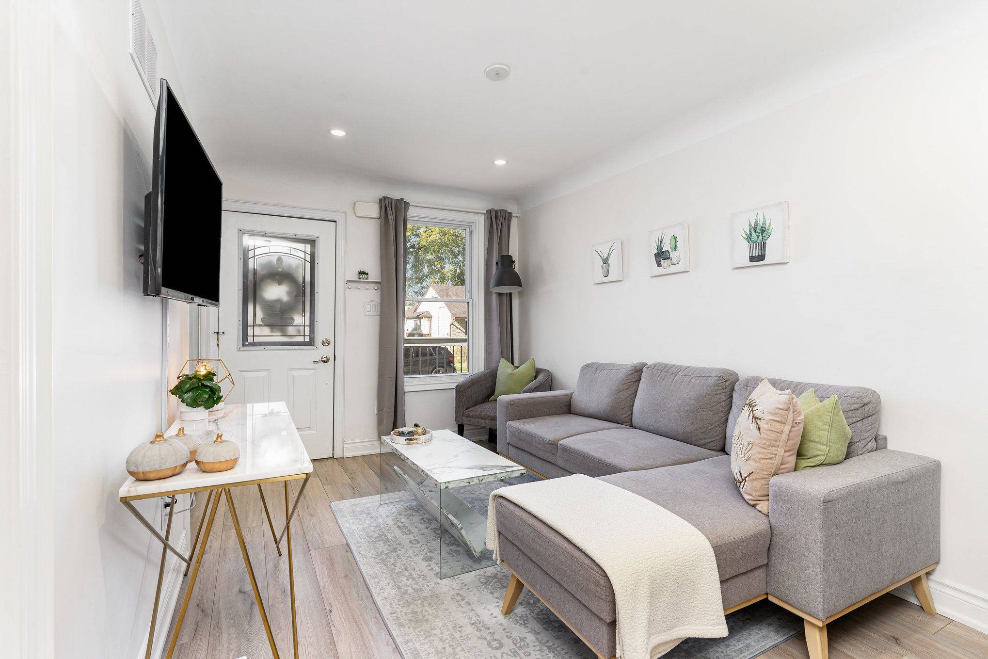 Hamilton, ON L8V 3N9,97 East 31st ST