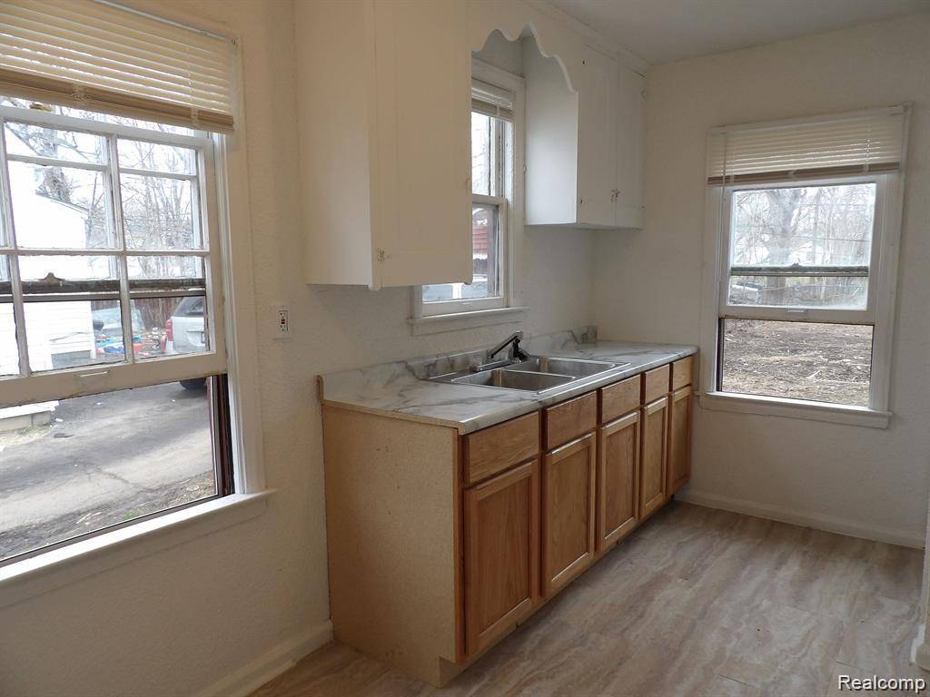 Detroit, MI 48219,16750 Beaverland ST