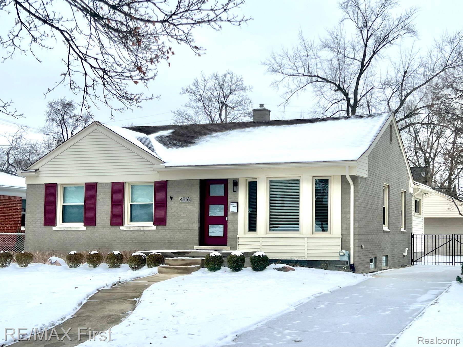 Royal Oak, MI 48073,4516 Robinwood AVE