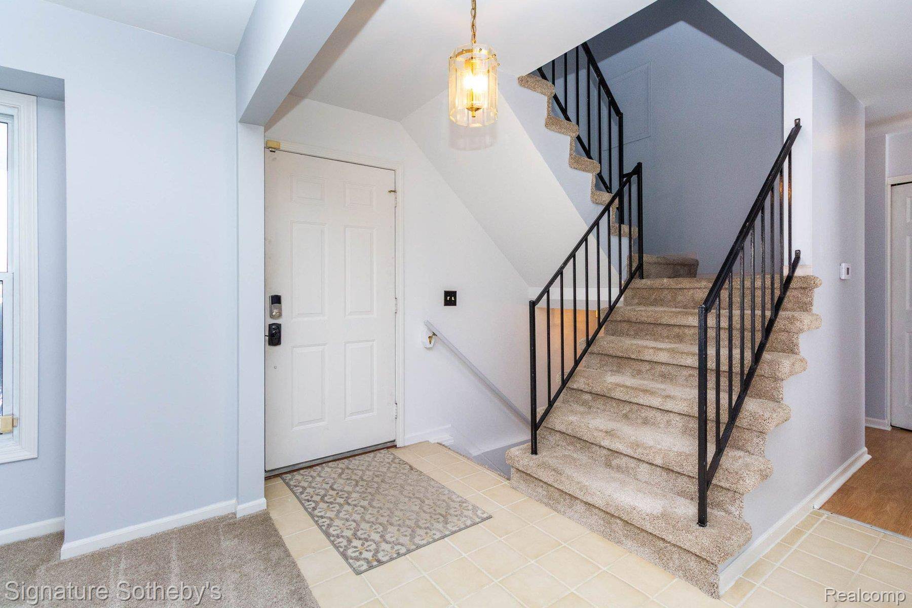 Rochester Hills, MI 48307,461 Farmridge CT