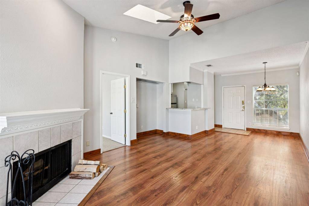 Dallas, TX 75214,7151 Gaston Avenue #907