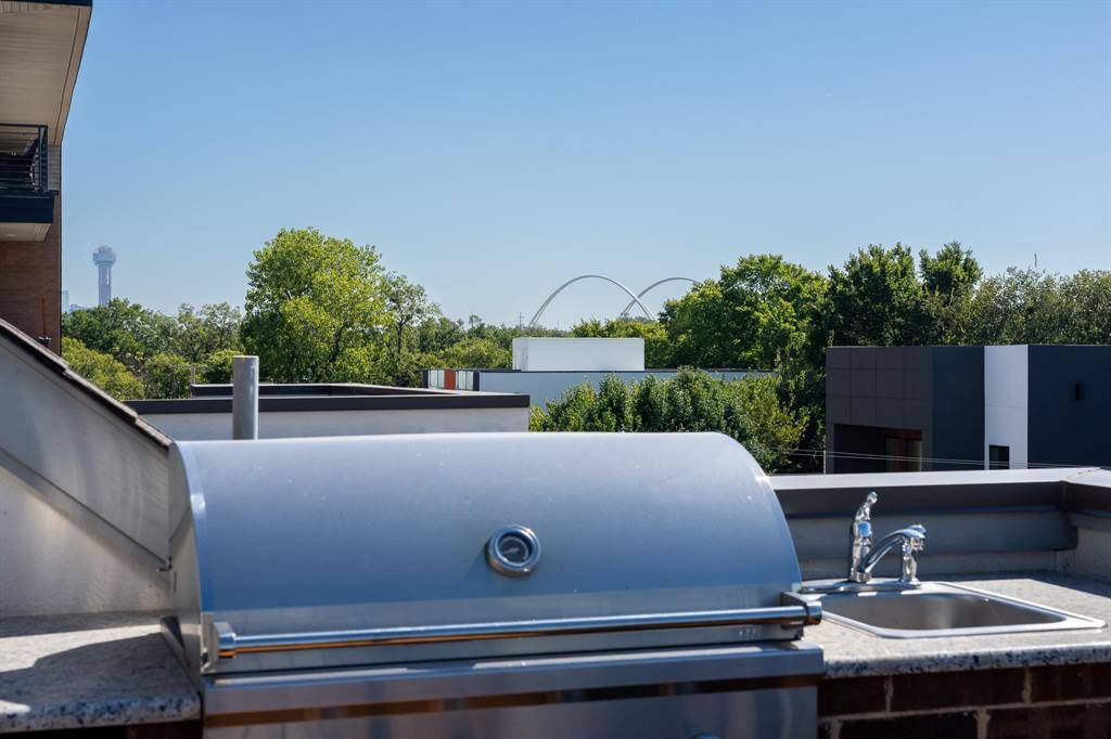 Dallas, TX 75212,1008 Manacor Lane