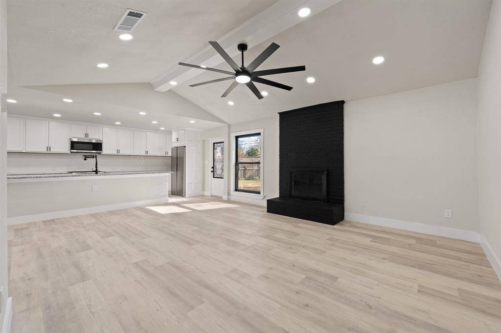 Burleson, TX 76028,647 Evelyn Lane