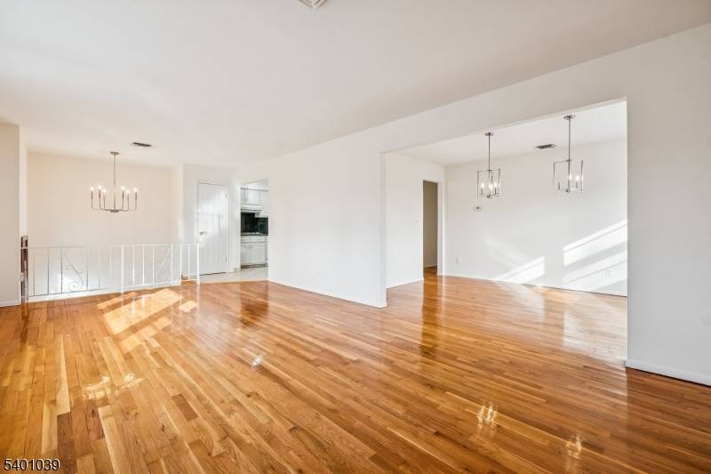 Springfield Twp., NJ 07081,13 Evergreen Ave