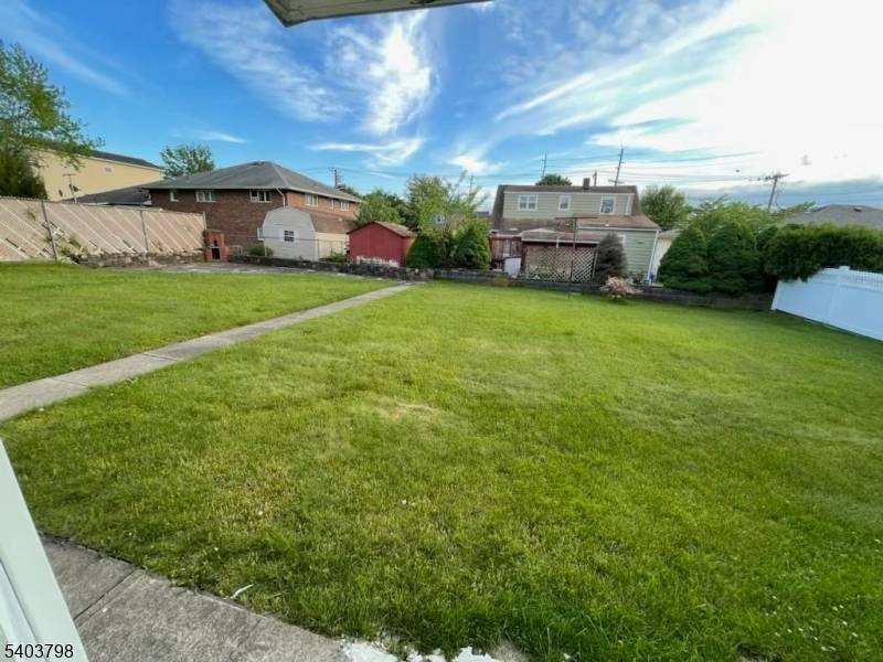 Secaucus Town, NJ 07094,8 Fairview Ave