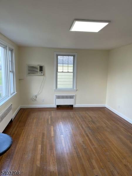 Secaucus Town, NJ 07094,8 Fairview Ave