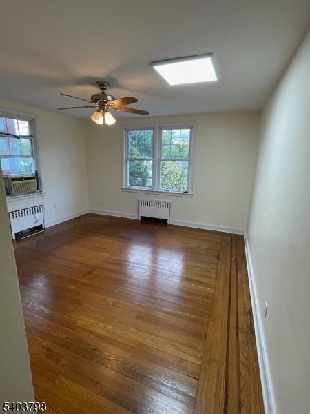 Secaucus Town, NJ 07094,8 Fairview Ave