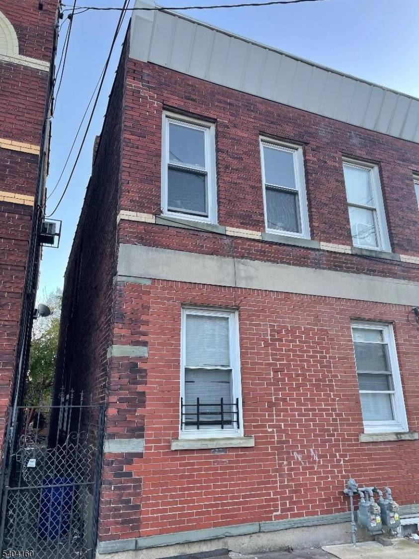 Elizabeth City, NJ 07202,322 S 7Th St