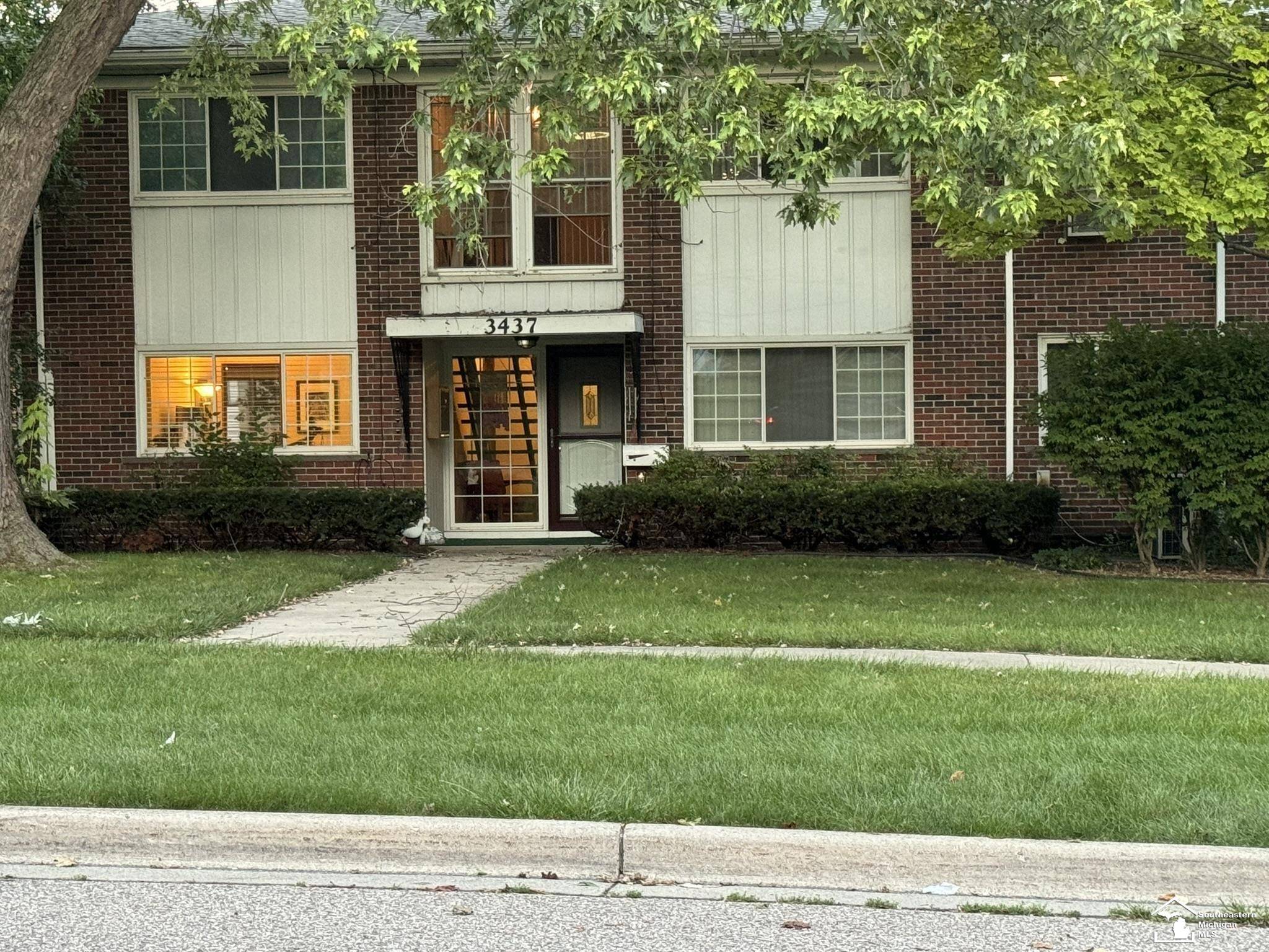 Trenton, MI 48183,3437 3rd ST