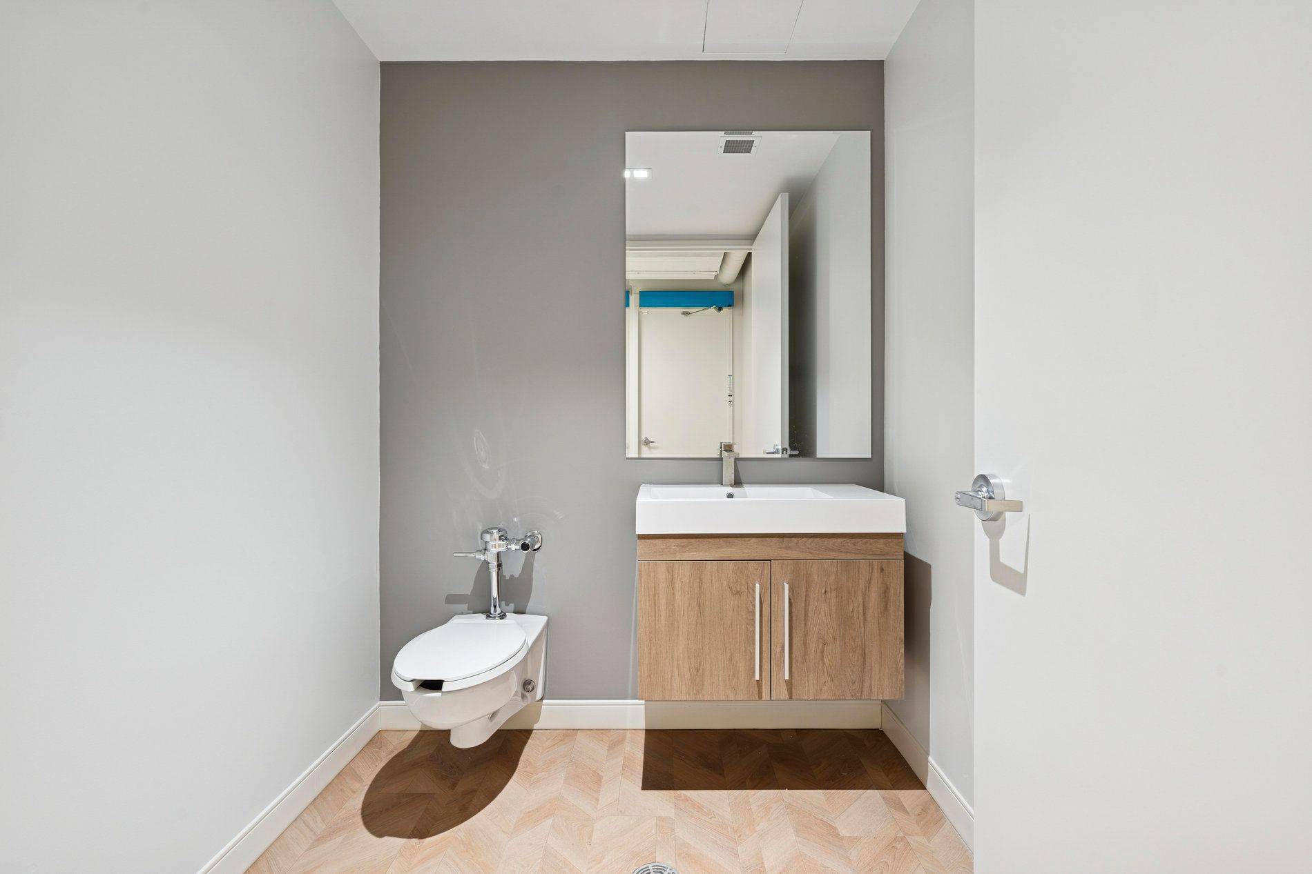 Toronto C08, ON M5B 2A6,80 Dalhousie ST #200