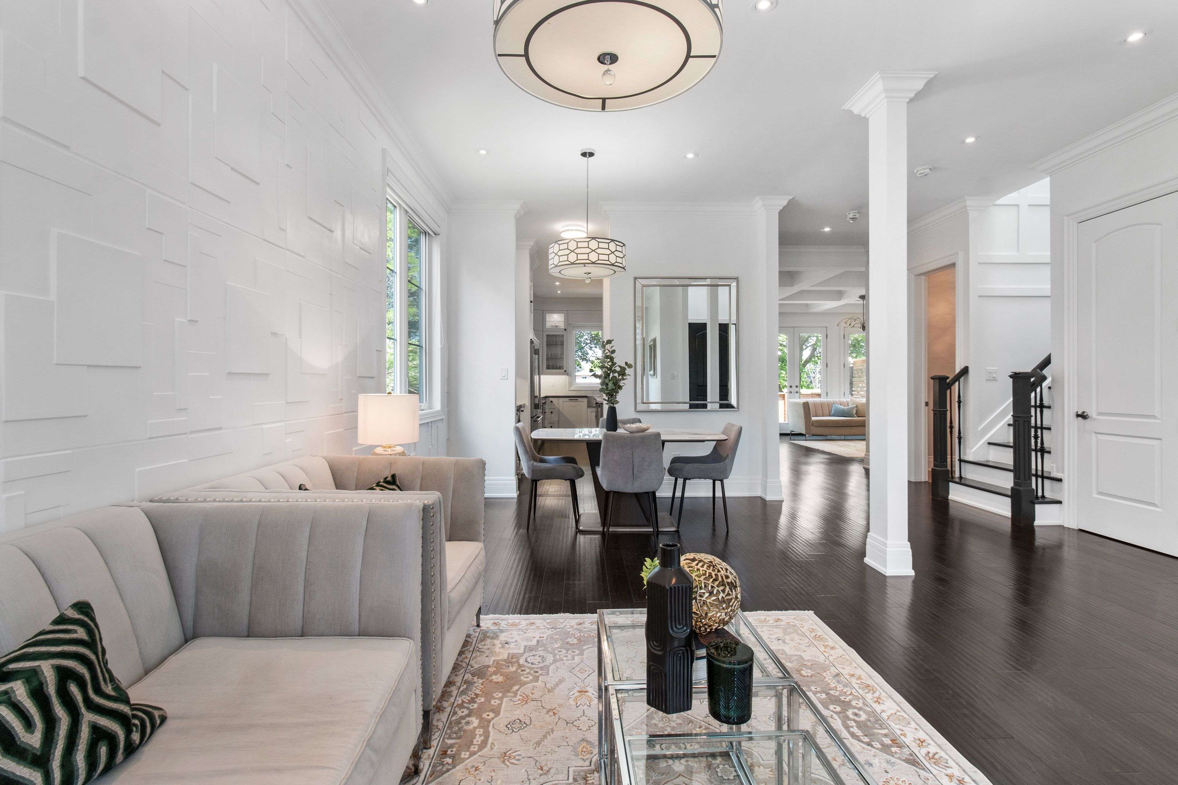 Toronto C07, ON M2R 2E2,38 Devondale AVE