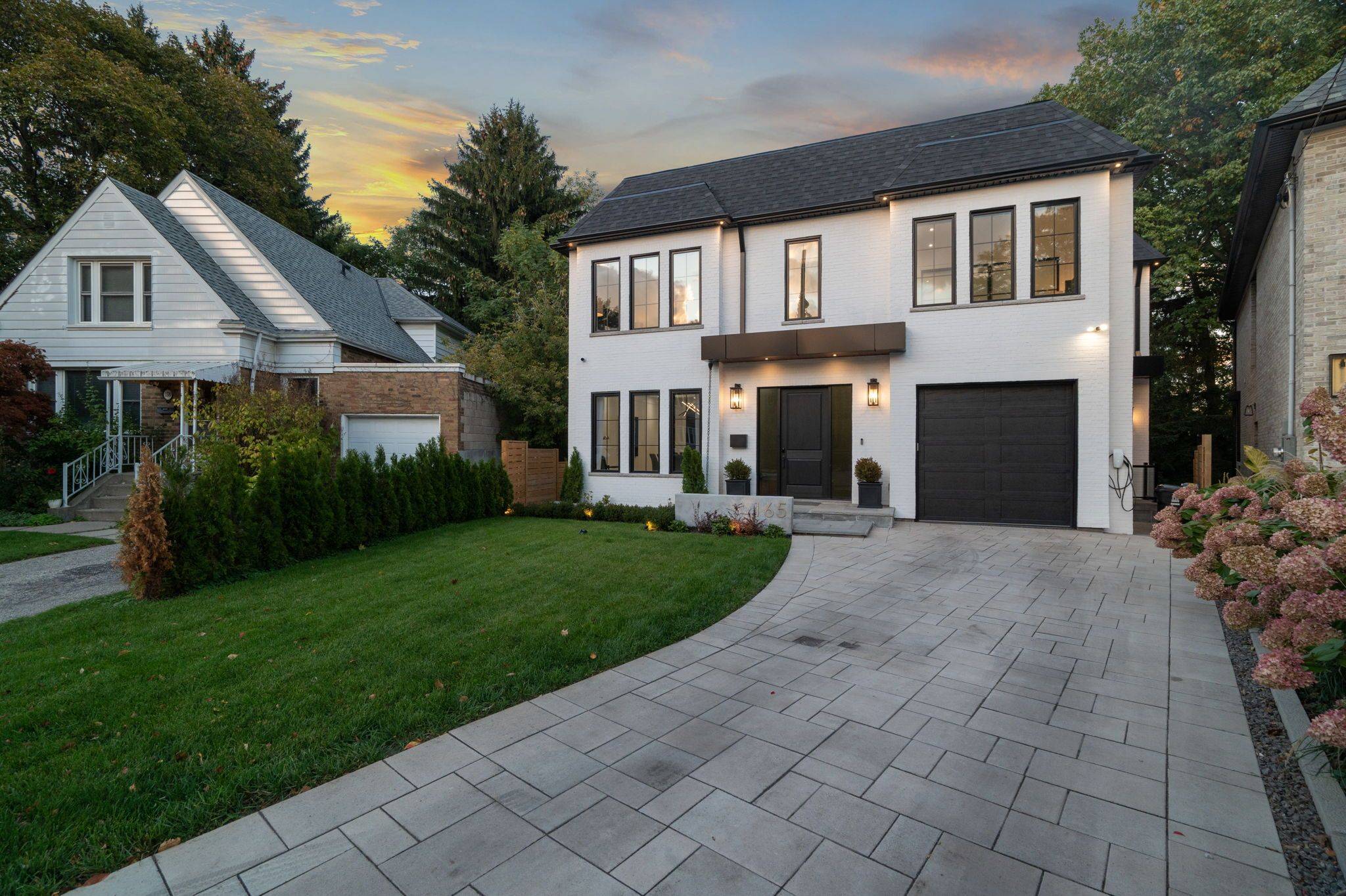 Toronto C11, ON M4G 1E7,165 Leacrest RD