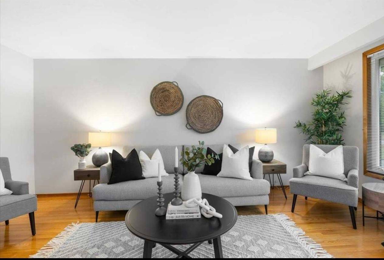 Oshawa, ON L1J 4R2,387 Fairlawn ST #Upper