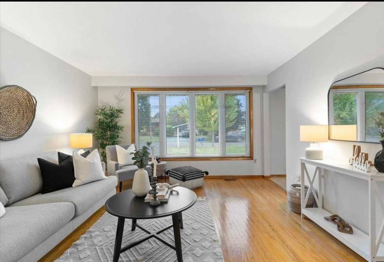 Oshawa, ON L1J 4R2,387 Fairlawn ST #Upper