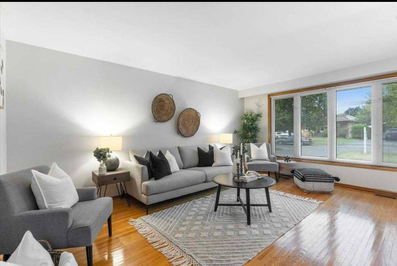 Oshawa, ON L1J 4R2,387 Fairlawn ST #Upper