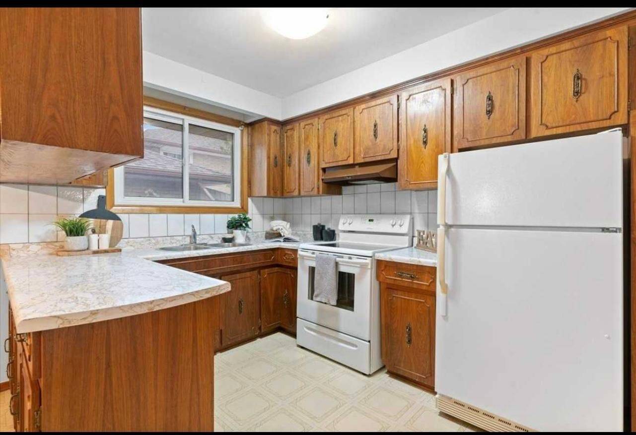 Oshawa, ON L1J 4R2,387 Fairlawn ST #Upper