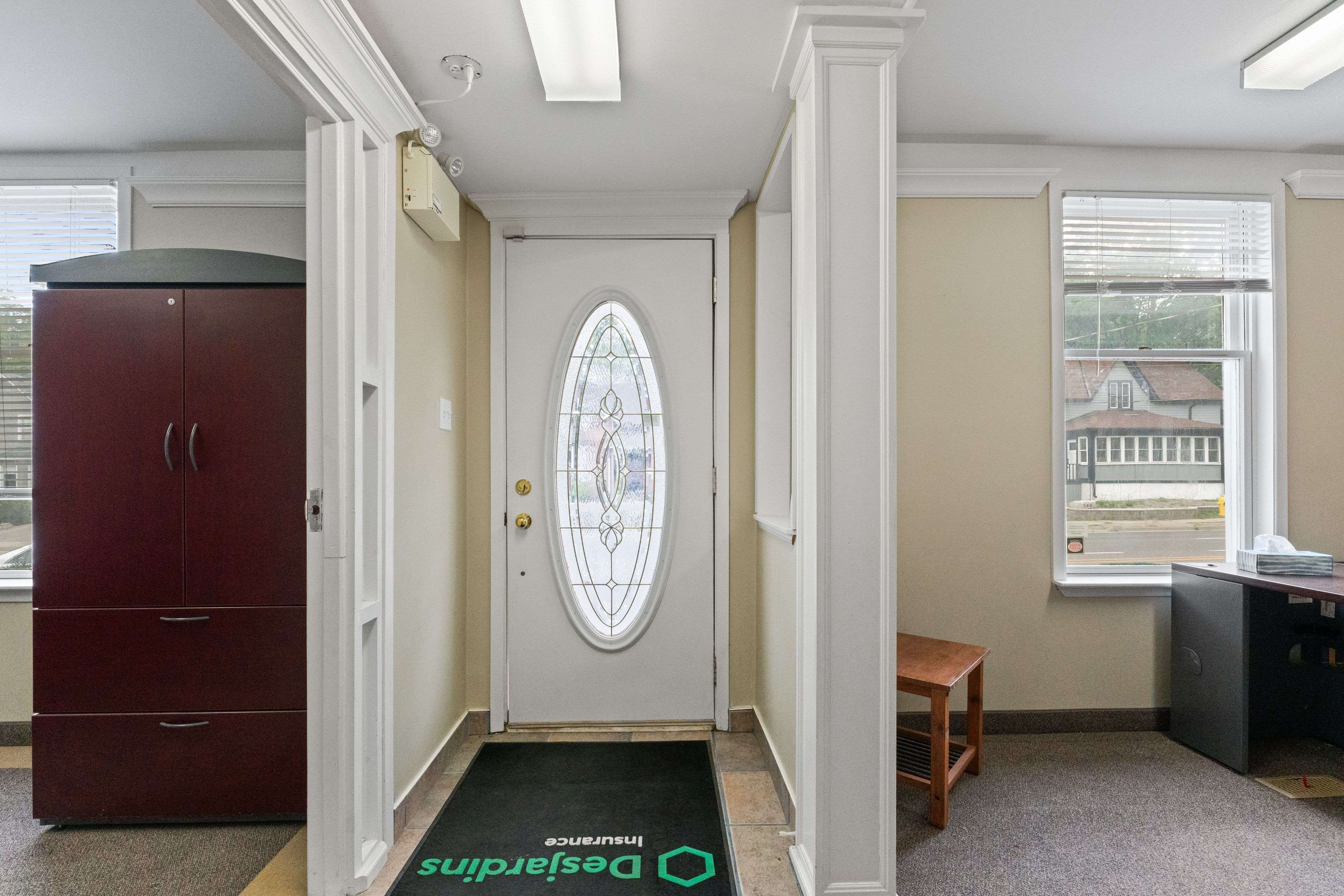 Ajax, ON L1S 6M1,571 Kingston RD W