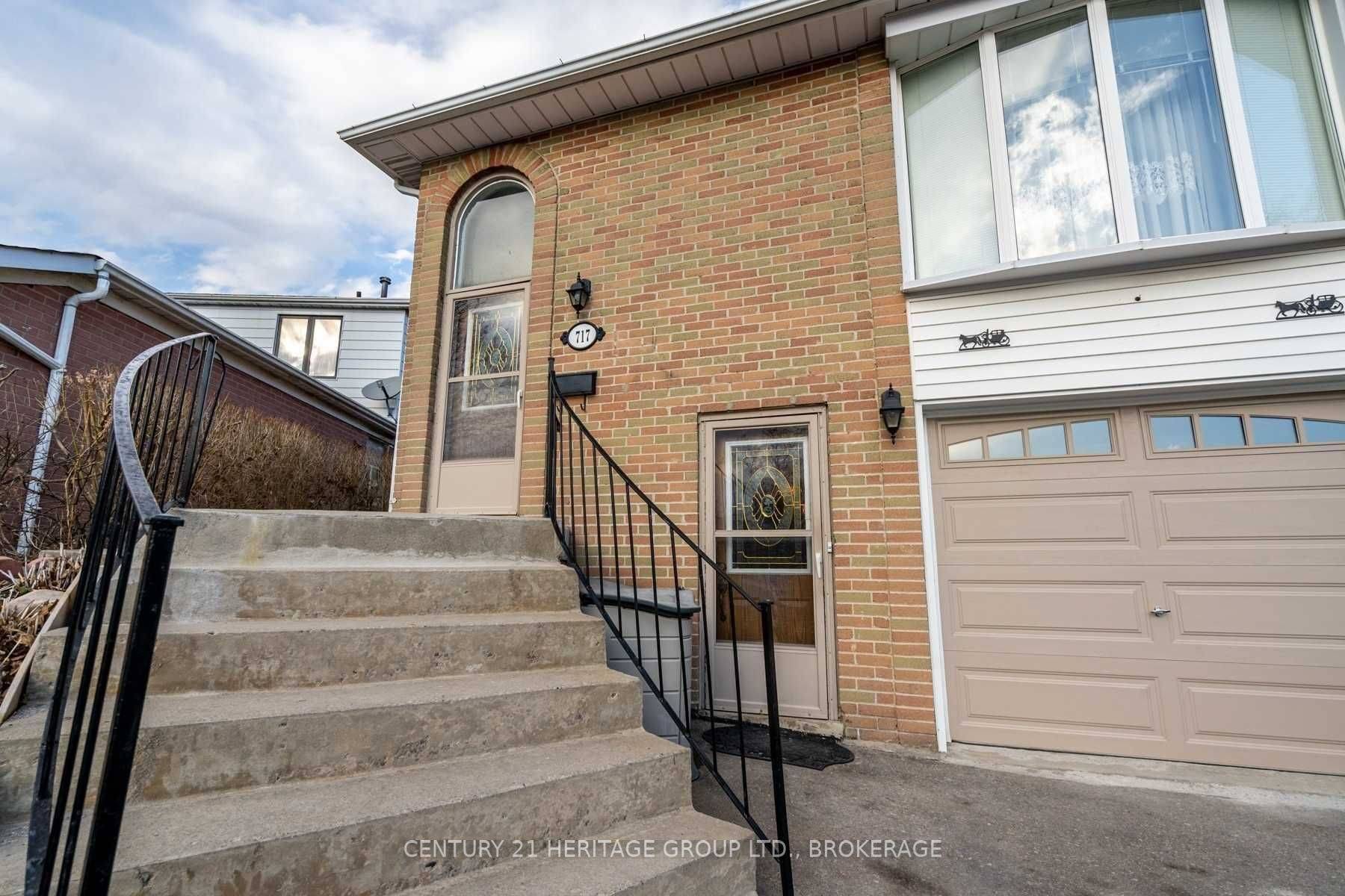Newmarket, ON L3Y 5A5,717 Jackson CT