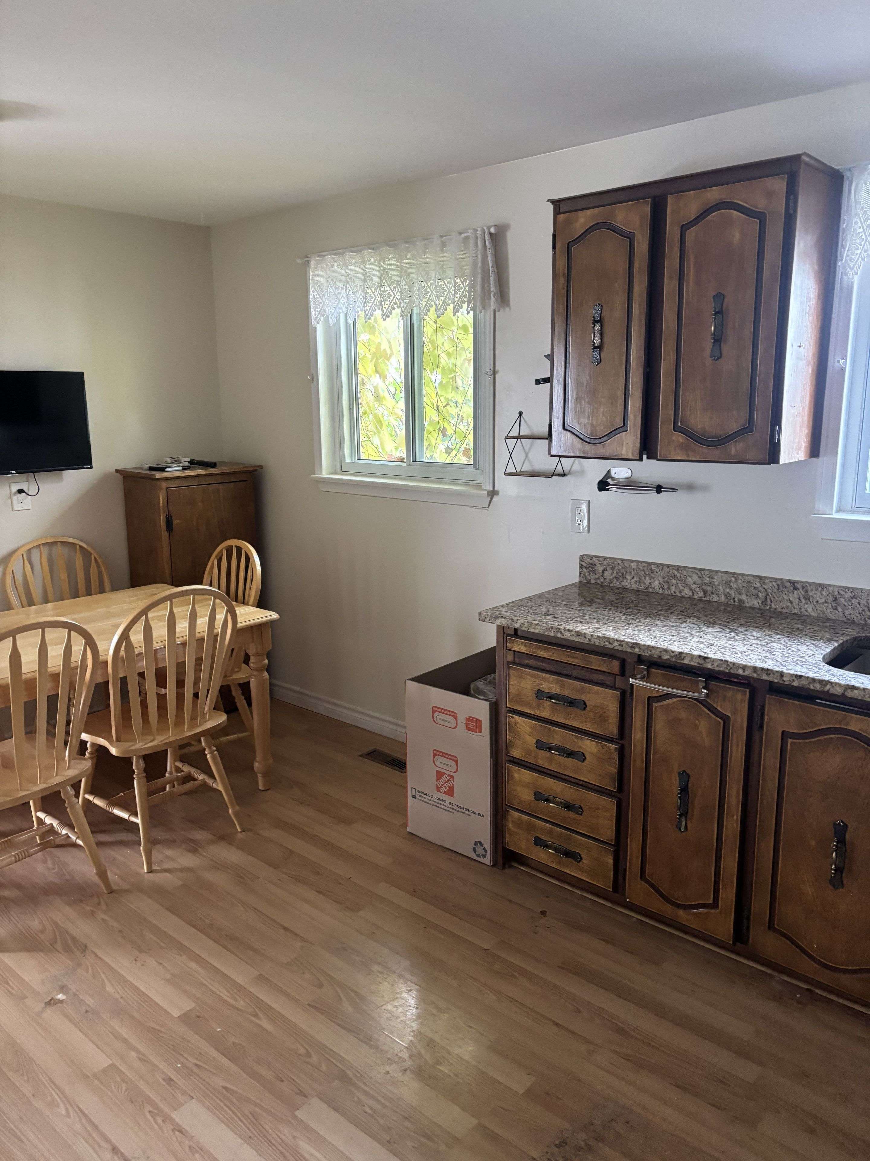 Newmarket, ON L3Y 5A5,717 Jackson CT