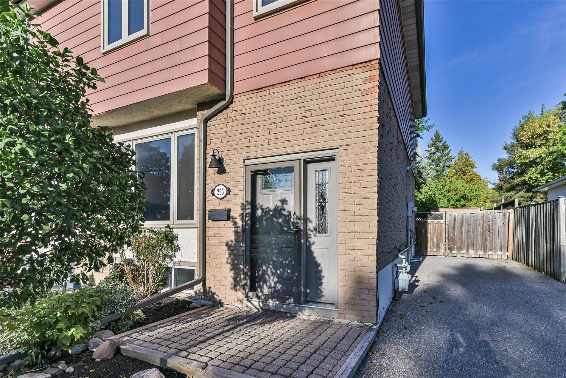 Richmond Hill, ON L4C 2B3,255 Cedar AVE