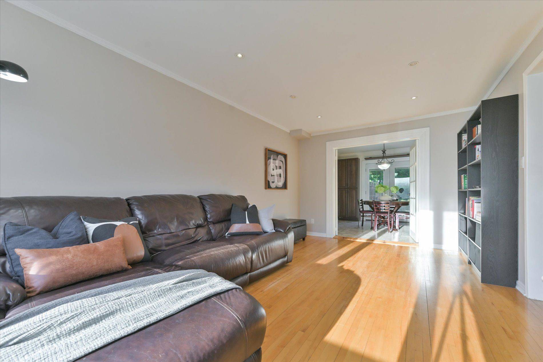 Richmond Hill, ON L4C 2B3,255 Cedar AVE