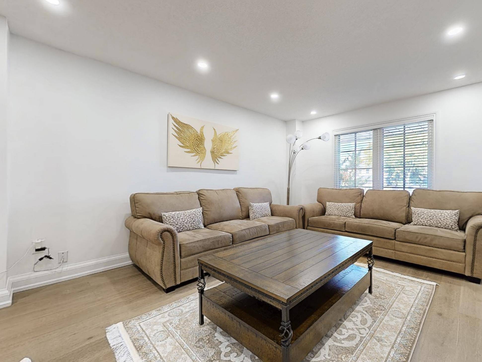 Newmarket, ON L3Y 7H3,828 Leslie Valley DR