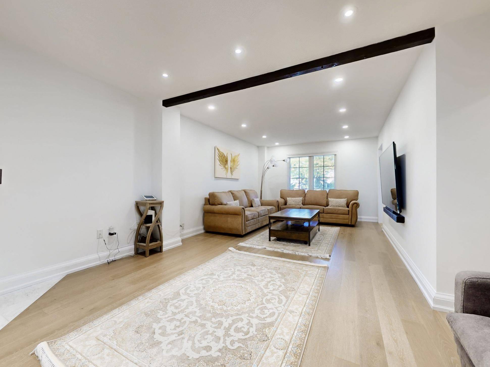 Newmarket, ON L3Y 7H3,828 Leslie Valley DR