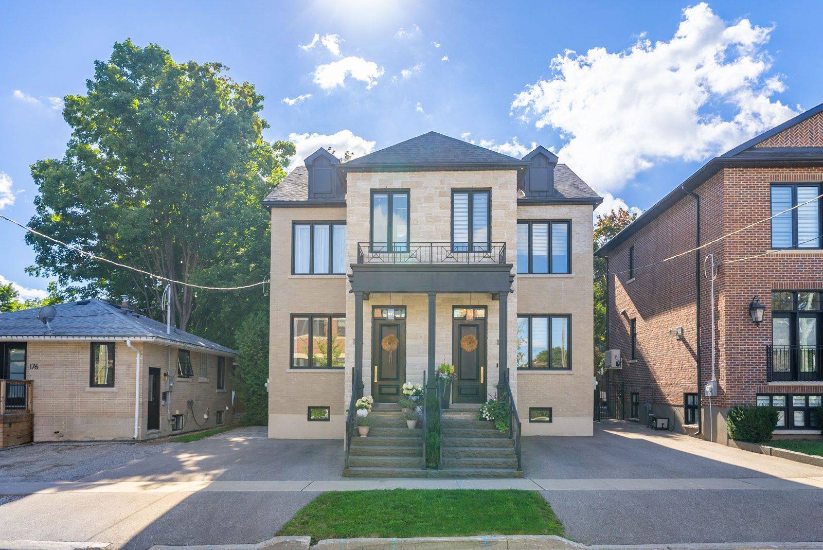 Newmarket, ON L3Y 4E1,172-174 Victoria ST