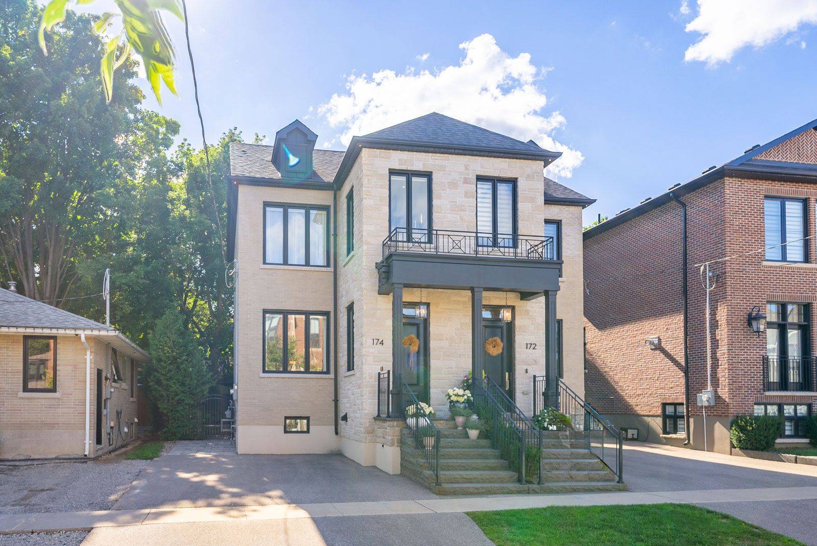 Newmarket, ON L3Y 4E1,172-174 Victoria ST