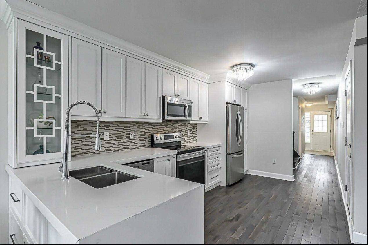 Newmarket, ON L3X 2T6,66 Coleridge DR