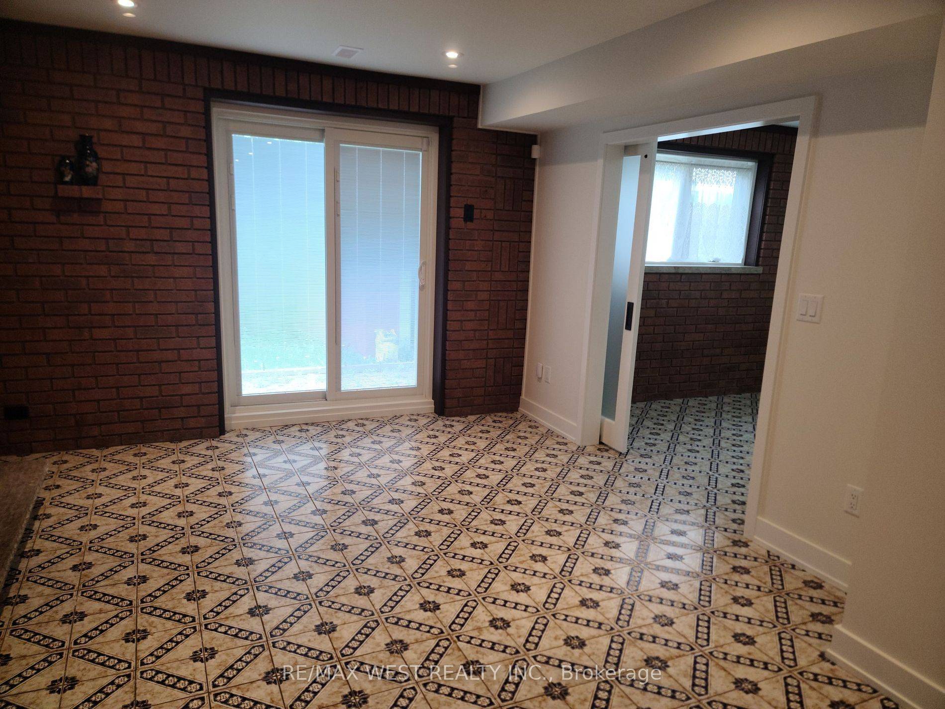 Vaughan, ON L4L 2Y1,16 Stocco CT