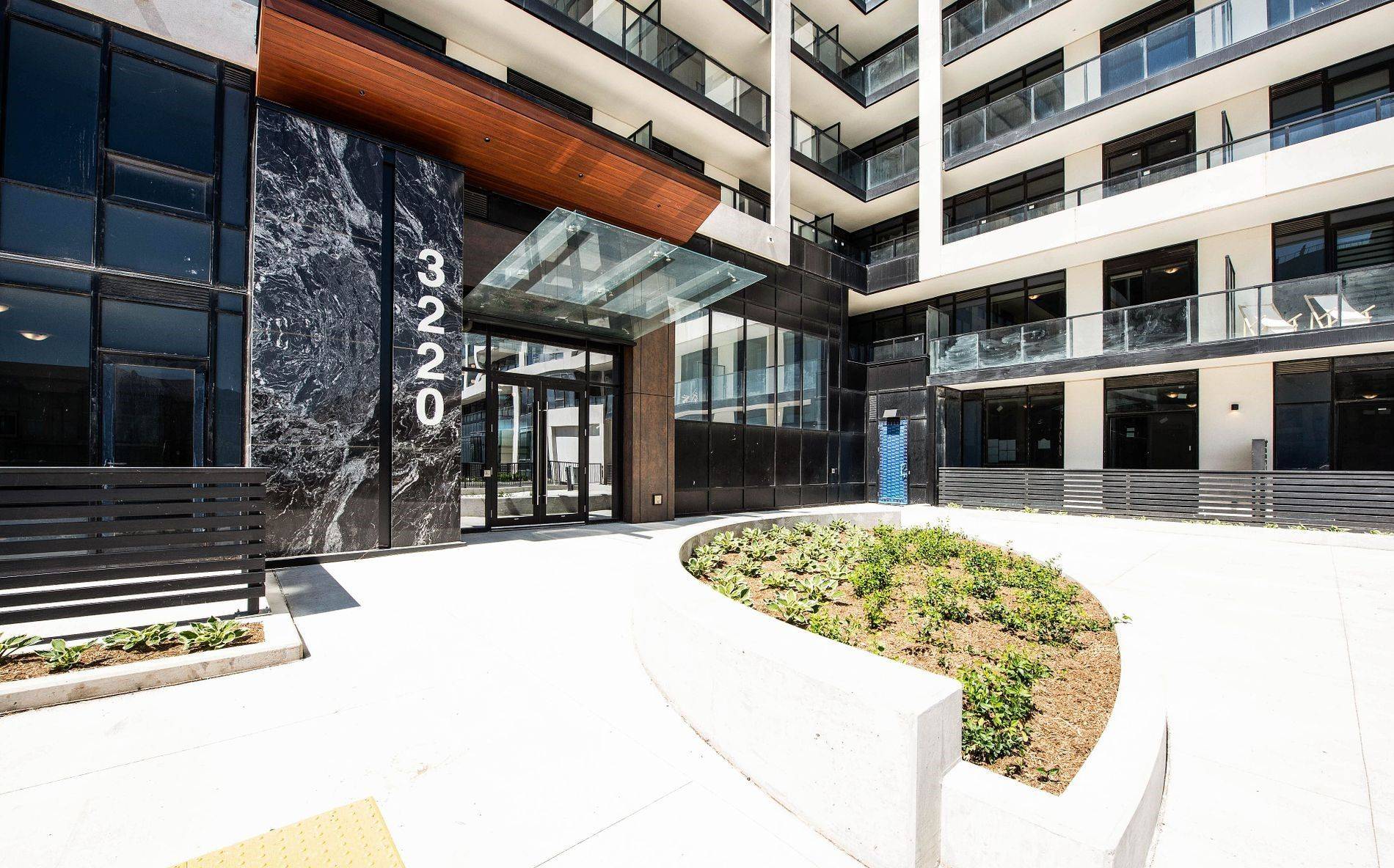 Oakville, ON L6H 7X9,3220 William Coltson AVE #1407