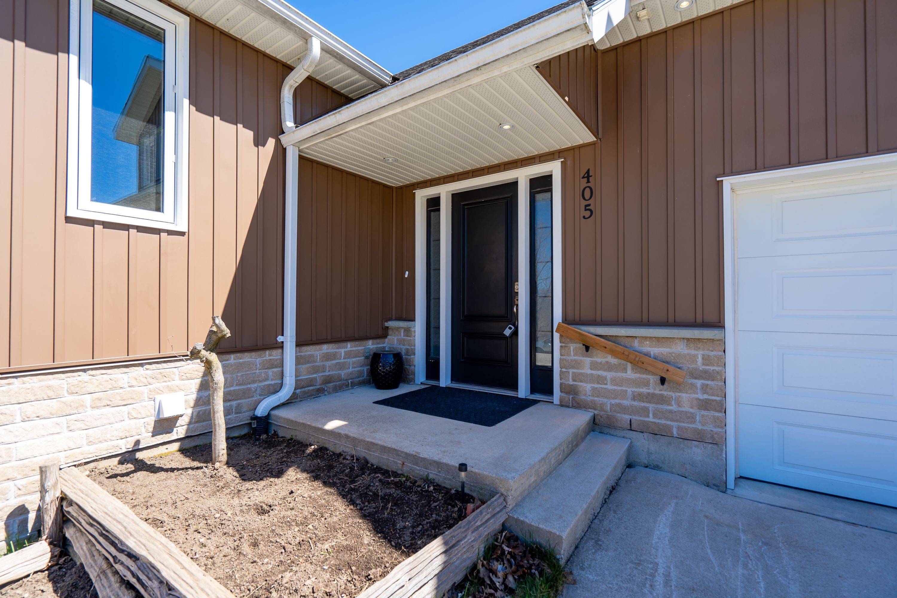 North Huron, ON N0G 2W0,405 Minnie ST #A