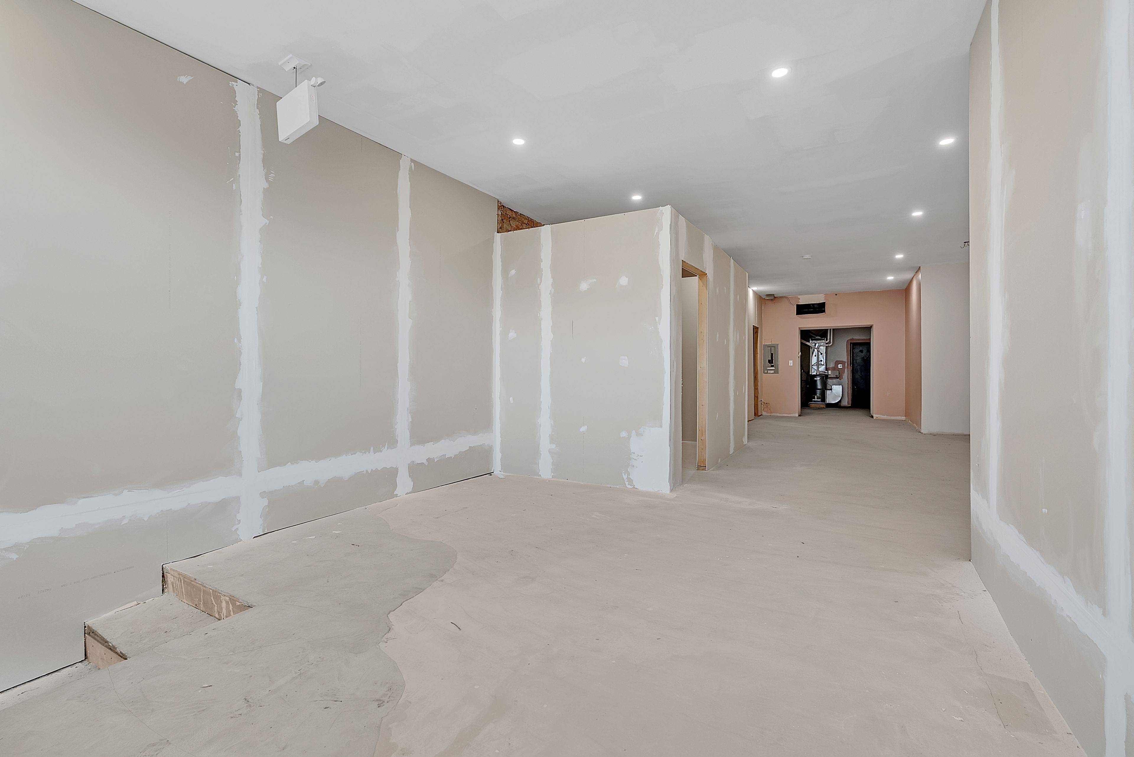 Hamilton, ON L8M 1C8,475 KING ST E