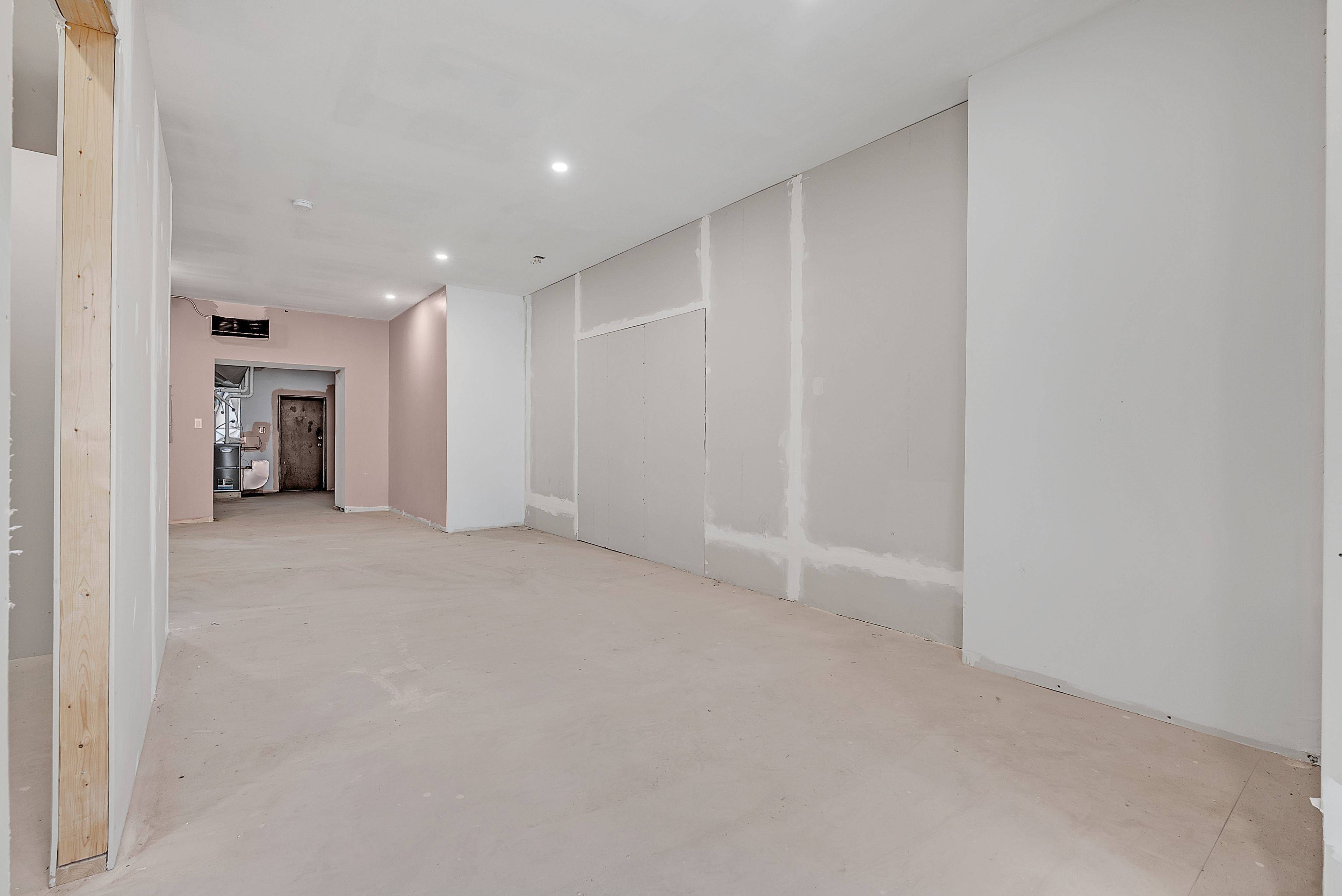 Hamilton, ON L8M 1C8,475 KING ST E