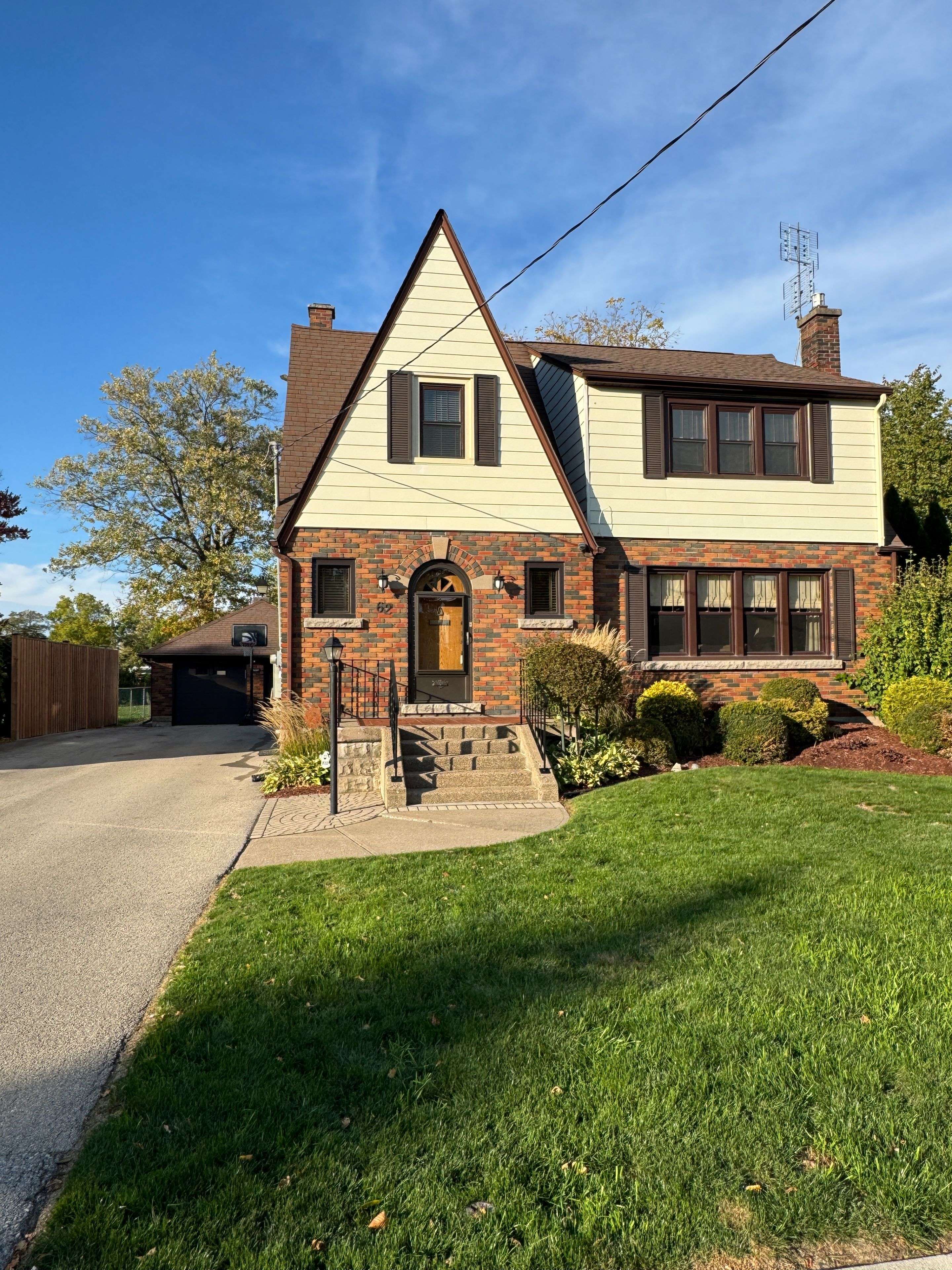 Welland, ON L3C 4G1,62 Pine ST