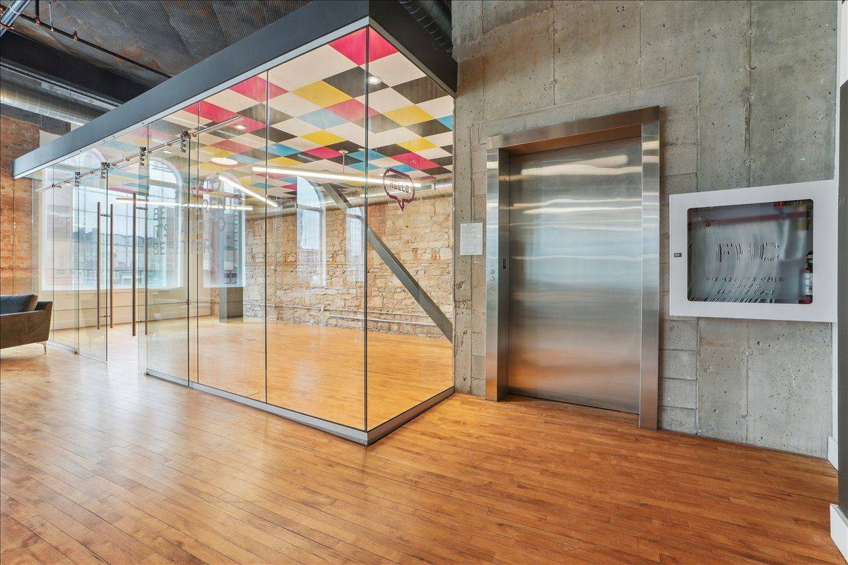 Hamilton, ON L8R 2J9,12 JAMES ST N #302