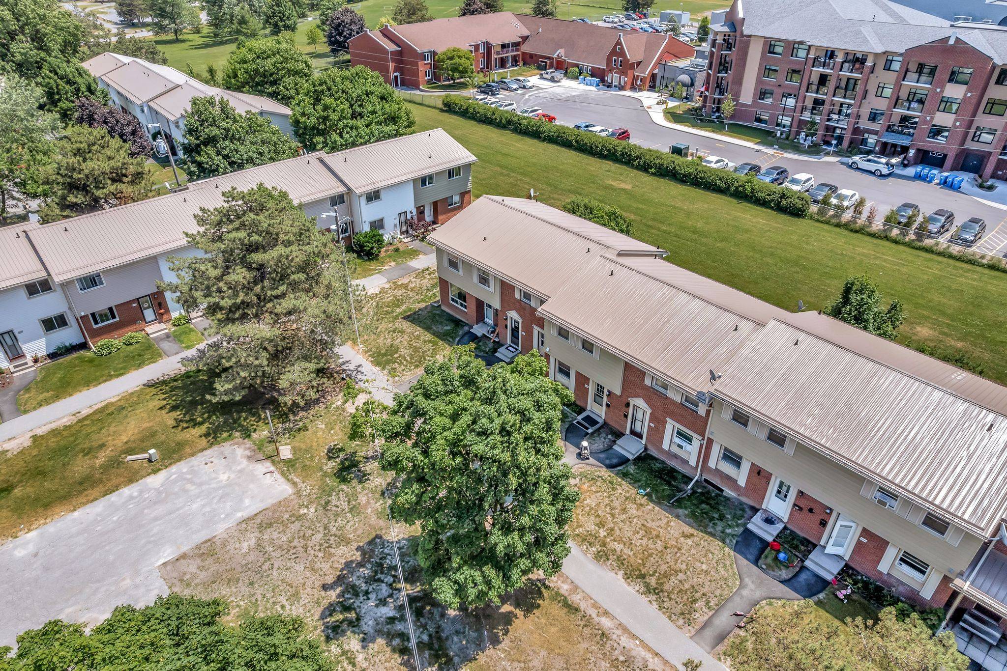 Belleville, ON K8P 4T9,H- 203 North Park ST