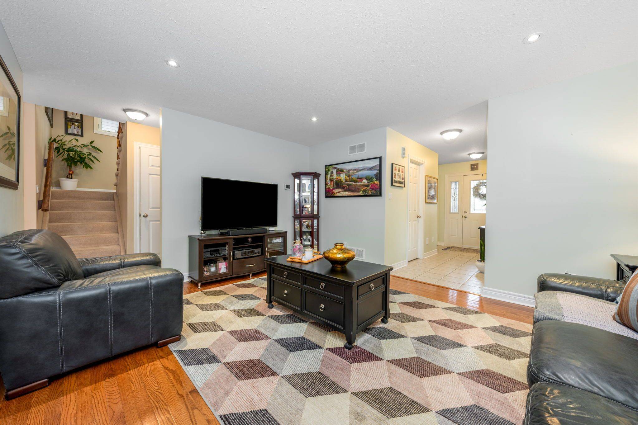 Shelburne, ON L0N 1S2,144 Silk DR