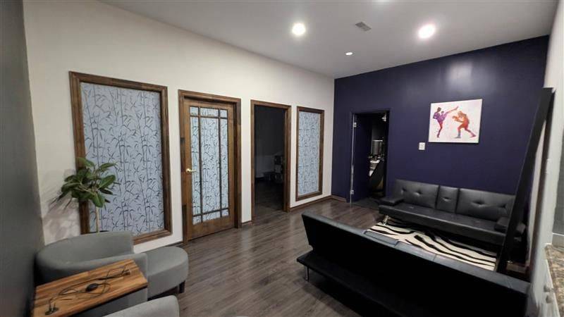 Hamilton, ON L8S 3M6,49 Glen RD